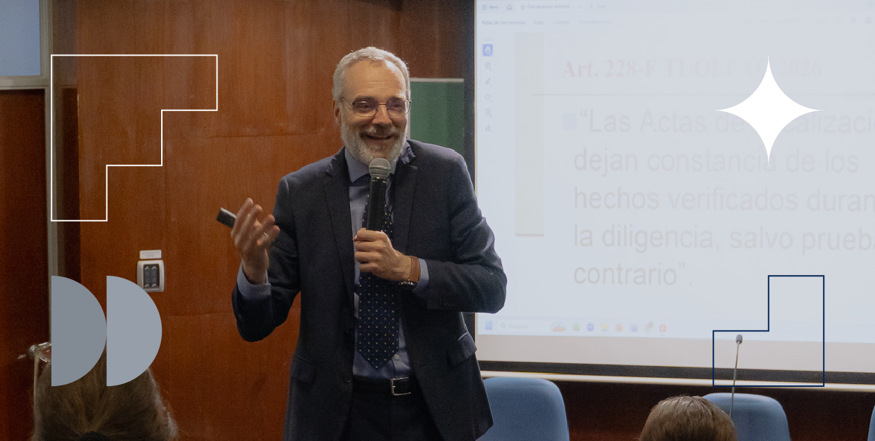 Destacado docente español visitó nuestras aulas para hablar de fiscalización ambiental